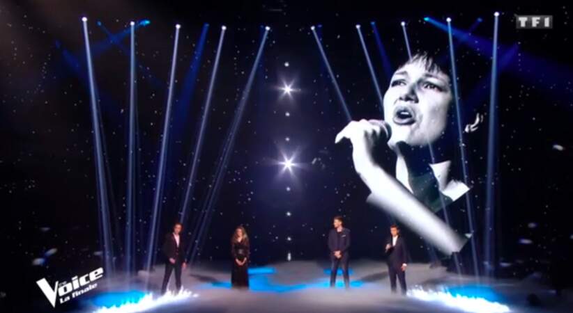 Les quatre finalistes unissent leur voix pour la chanteuse 