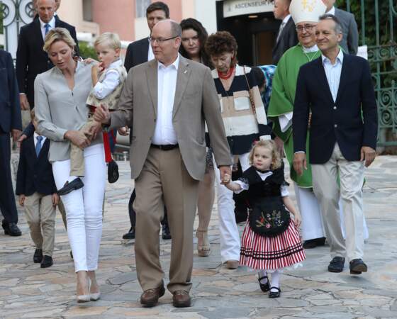 Charlene et Albert de Monaco se rendent avec leurs enfants au pique-nique des Monégasques le 31 août 2018.