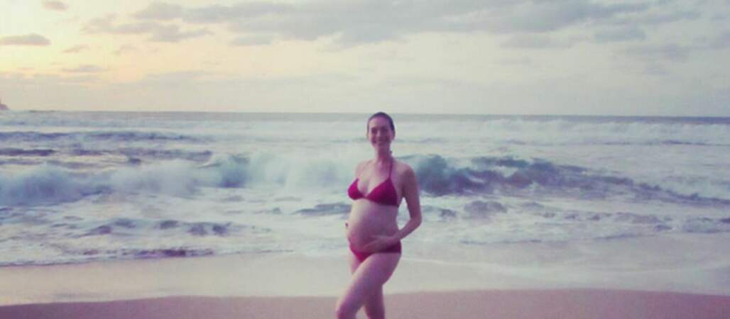 Anne Hathaway est partisane du baby bump affiché, à en croire cette photo de son compte Instagram