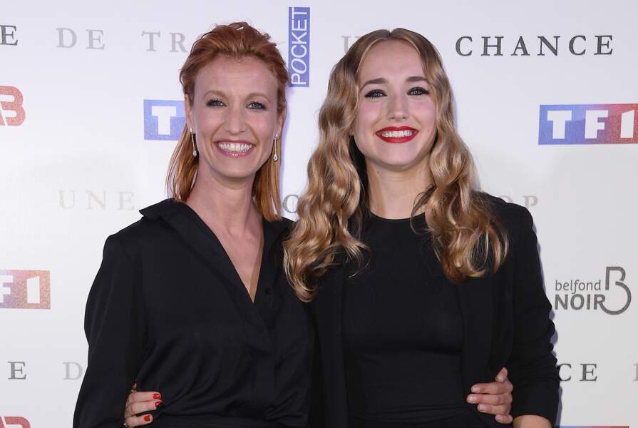 Alexandra Lamy et sa fille Chloé Jouannet à la première du film "Une chance de trop" à Paris, le 24 juin 2015
