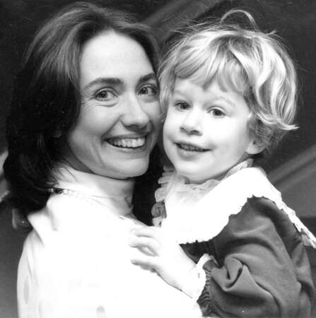Hillary Clinton avec sa fille Chelsea, en 1983