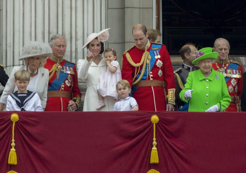 La famille royale d'Angleterre au balcon du palais de Buckingham lors de la parade "Trooping The Colour" en 2016