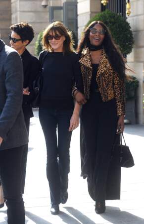 Carla Bruni, Naomi Campbell et Farida Kelfa sortent du Ritz à Paris, le 27 septembre 2017 