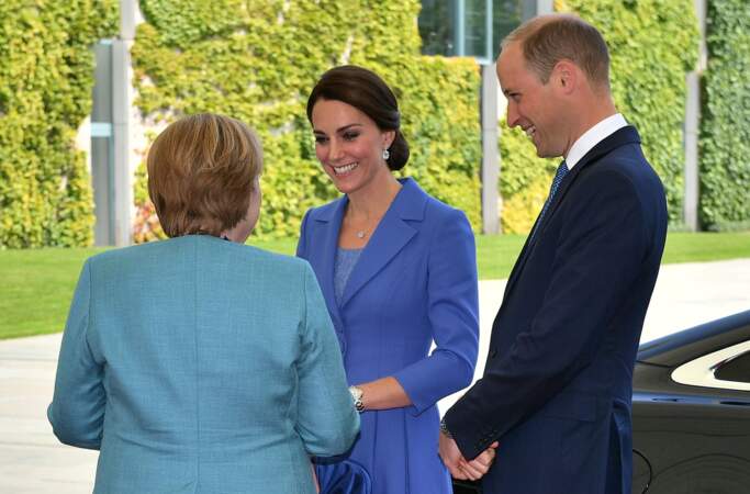 Le prince William et la princesse Kate sont ensuite arrivés, sans leurs enfants, à la chancellerie à Berlin