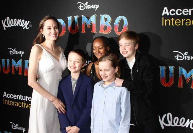 Shiloh Jolie-Pitt avec sa mère Angelina Jolie et ses frères et soeurs à la première de Dumbo à L.A. le 11 mars 2019