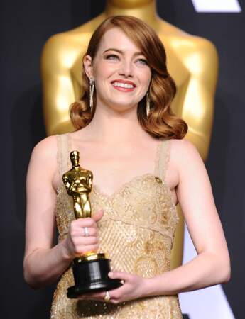L'Oscar de la meilleure actrice dans les mains, et un sourire radieux sur les lèvres