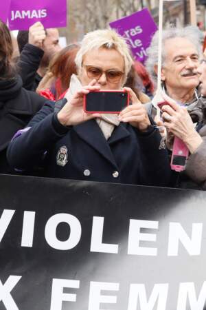 Muriel Robin lors de la manifestation organisée contre les violences faites aux femmes