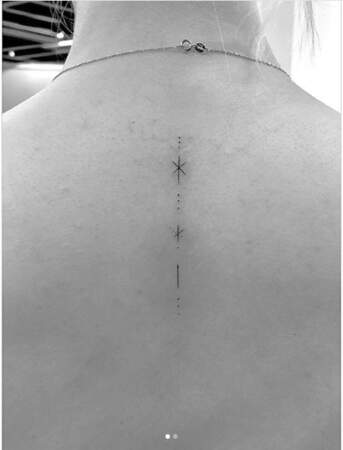 le tatouage dorsal de Sophie Turner, précurseur l'été 2018