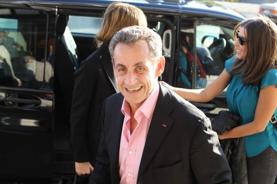 Nicolas Sarkozy et son épouse arrivent devant leur hôtel à Athènes, en Grèce