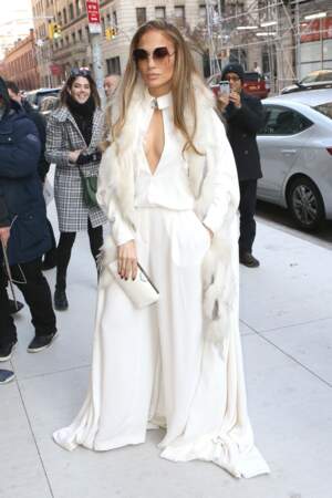 Pour l'émission The Tonight Show avec Jimmy Fallon, Jennifer Lopez nous inspire pour des tenues ultra chic.