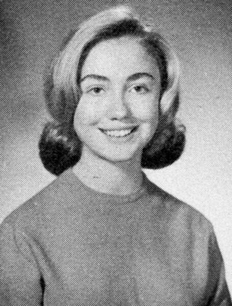 Le portrait de lycée d'Hillary Clinton en 1965. Elle a alors 18 ans. 