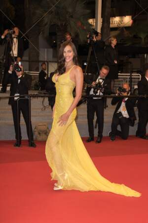 Irina Shayk une égérie magnifique sur le tapis rouge du festival de Cannes