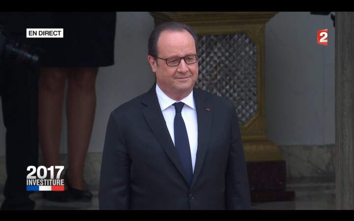 La poignée de main historique entre François Hollande et Emmanuel Macron