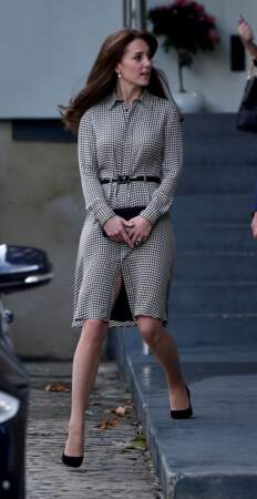 Kate Middleton en robe Ralph Lauren lors d'une visite au centre Anna Freud à Londres en septembre 2015