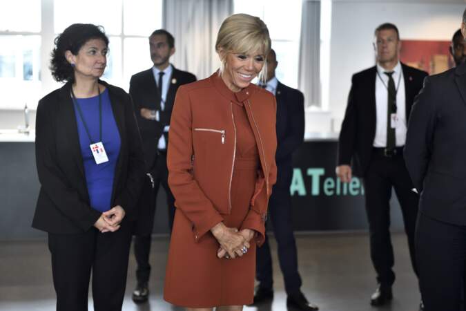 Brigitte Macron a retrouvé ses célèbres perfecto zippés