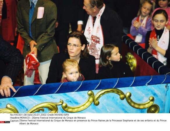 Stéphanie et ses filles Pauline et Camille, toujours au premier rang! 2002
