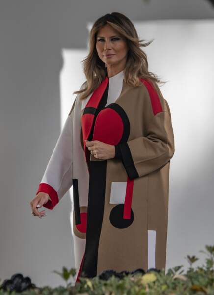 Melania Trump et son manteau graphique Dior pour Thanksgiving à la Maison Blanche le 20 novembre 2018