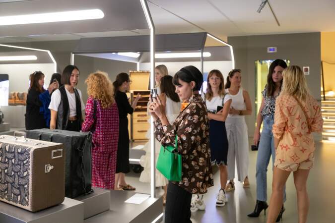 Après la visite des ateliers, la découverte se poursuit avec l'expo retraçant l'histoire du sac Louis Vuitton. 