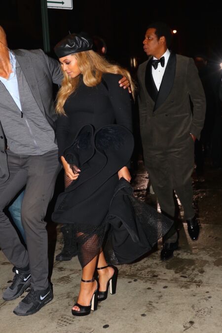 Beyonce a laché ses cheveux longs en wavy simple pour l'after soirée des Grammy