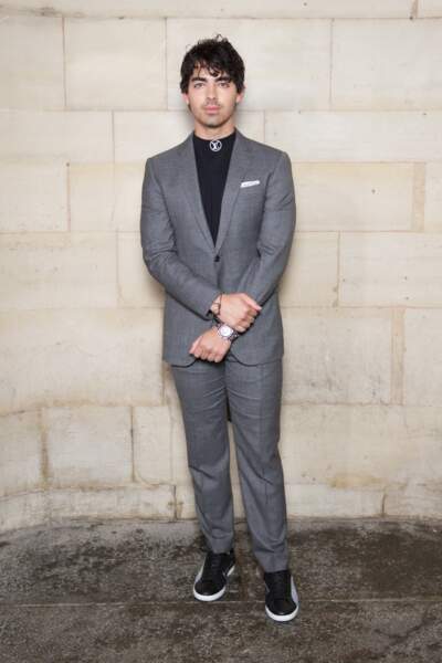 Le chanteur américain Joe Jonas était présent au défilé Louis Vuitton pour la Fashion Week de Paris.