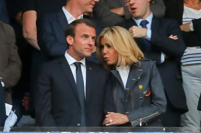 Emmanuel Macron et sa femme Brigitte Macron très complices