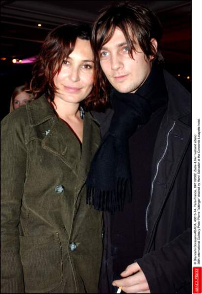 Avec Fabien Cahen, père de sa fille Lola, lors d'une soirée à l'hôtel Concorde Lafayette à Paris en 2002