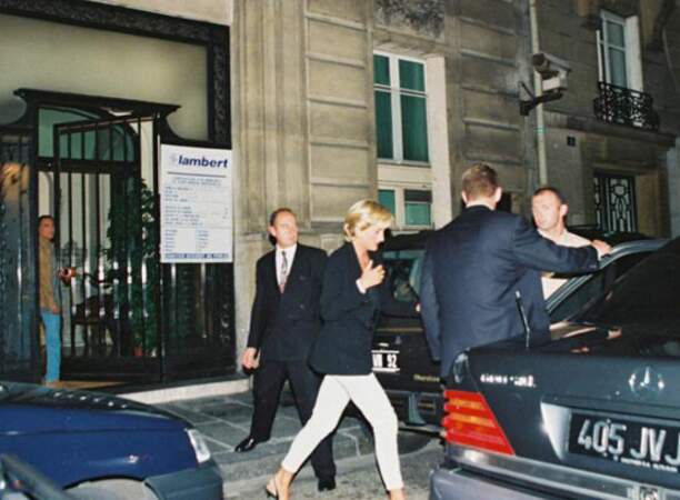 Le 31 août 1997, Lady Diana se dérobe par une discrète sortie, rue Cambon, avant le tragique accident 