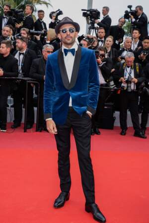 JR (en costume Gucci) lors de la projection du film "Les Misérables" à Cannes le 15 mai 2019
