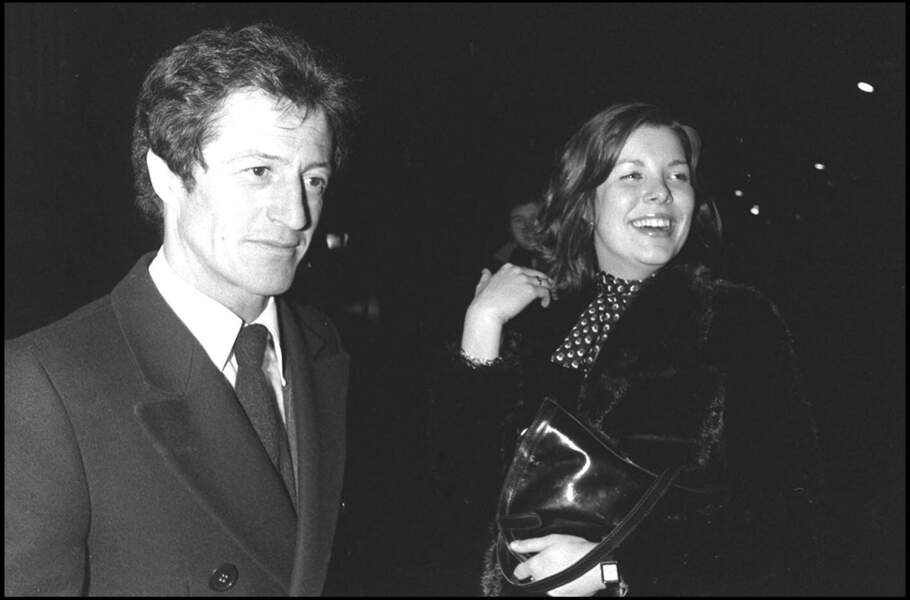 Caroline de Monaco et son premier mari Philippe Junot, au sortir du Regine's, en février 1977