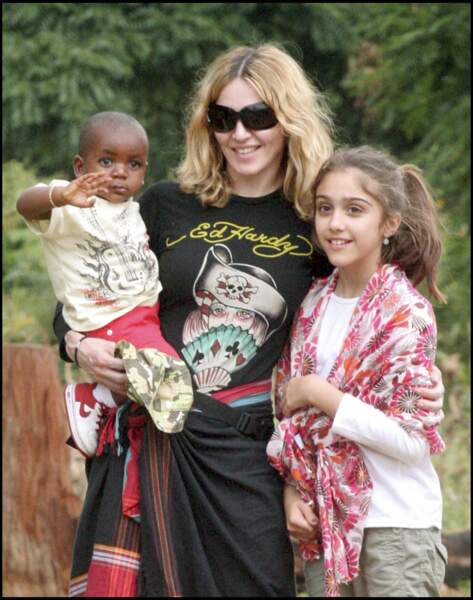 Madonna, son fils David Banda et sa fille Lourdes, au Malawi en 2007