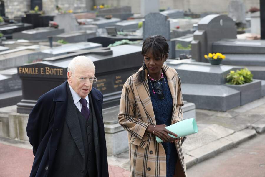 Michel Charasse et Rama Yade lors des obsèques de Véronique Colucci au cimetière communal de Montrouge, le 12 avril