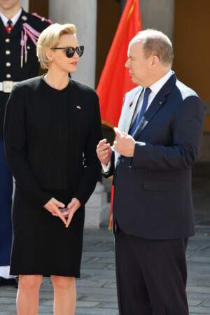 Charlène de Monaco et le prince Albert II s'échangent quelques mots avant l'arrivée du couple présidentiel chinois