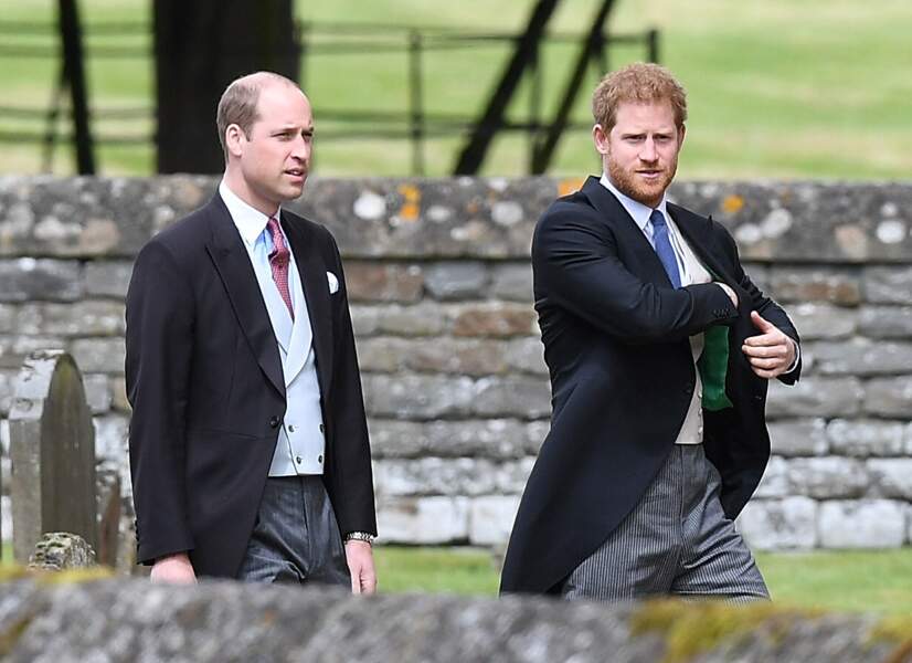 les Prince William et Harry arrivent au mariage