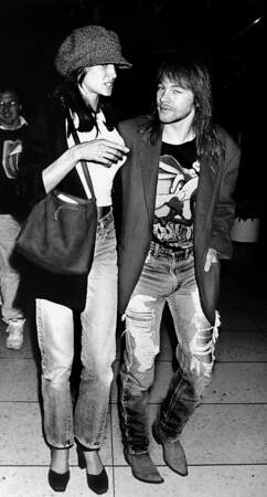 Axl Rose avec sa petite amie, le supermodel Stephanie Seymour, le 1er janvier 1990