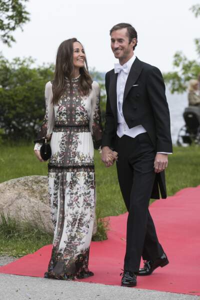Pippa Middleton sublime dans sa robe imprimée Erdem termine sa lune de miel en Suède