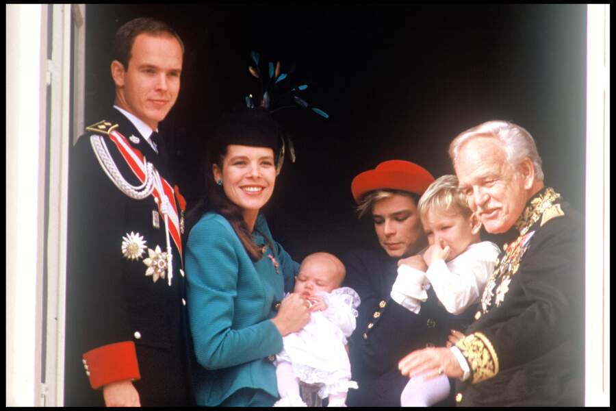 Albert, Caroline, Charlotte, Andrea Casiraghi et le prince Rainier lors de la fête nationale à Monaco, en 1986