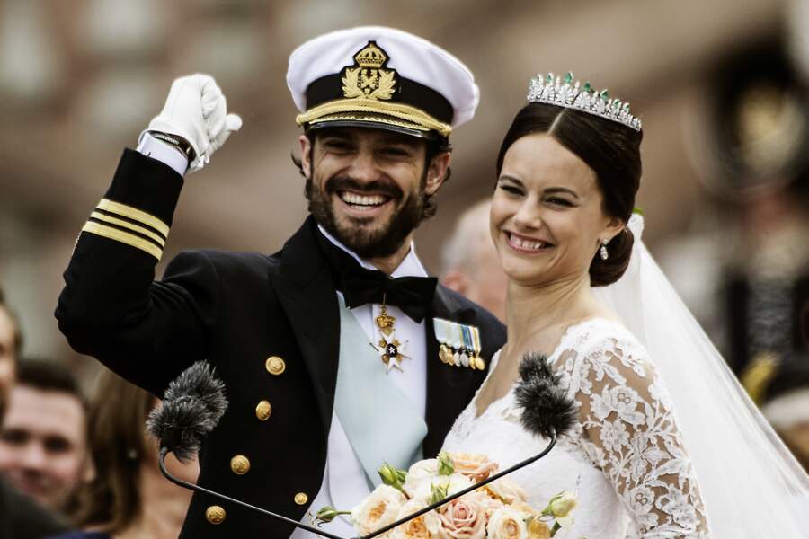 En tenue officielle très classe, le prince Carl Philip épouse Sofia Hellqvist à Stockholm, le 13 juin 2015.