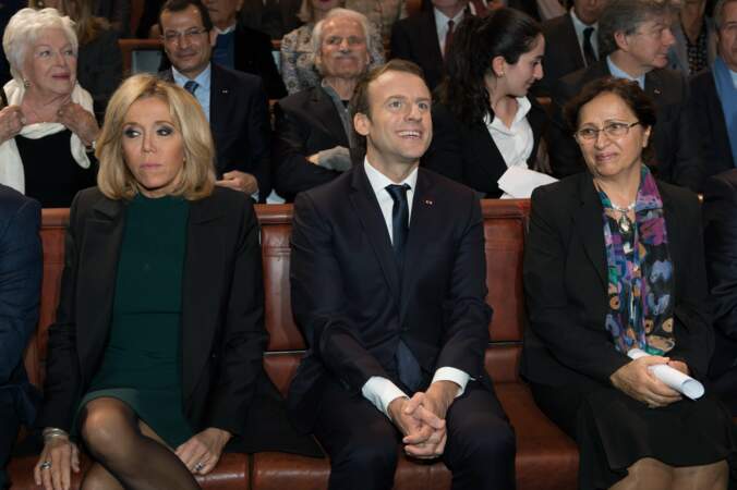 Brigitte Macron mixe robe verte et veste noire pour la remise du prix Jacques Chirac