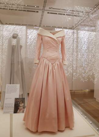 Diana adorait les créations de Catherine Walker, aux couleurs douces et féminines