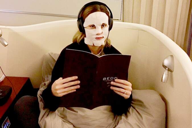 Comme Bella Hadid, Brie Larson se prélasse en première classe un masque de premier choix sur le visage 