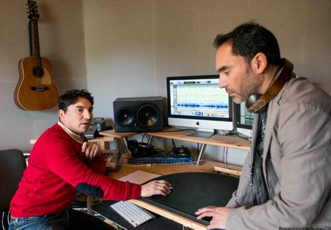 Atef et Akram dans un studio d'enregistrement