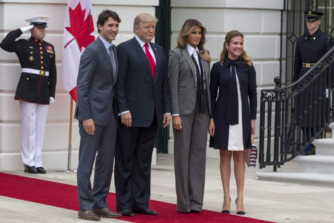 Melania Trump en costume tout comme Donald Trump et Justin Trudeau