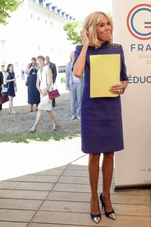 Brigitte Macron, l'ancienne prof de français adopte un détail griffé sur sa robe