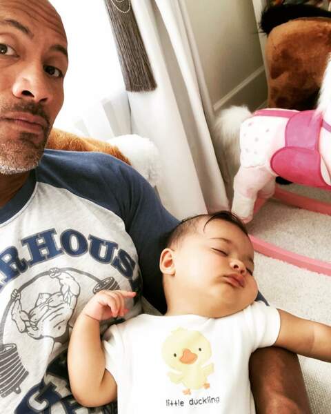 Pause tendresse pour Dwayne Johnson et sa fille Tiana Gia, née le 23 avril 2018