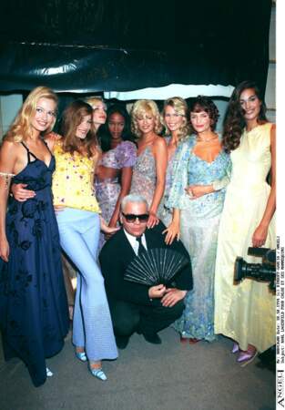 En backstage du défilé Chloe 1995, avec Karl Lagerfeld et les top models incontournable de l'époque
