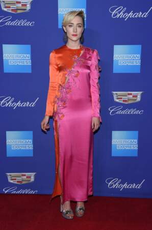 Saoirse Ronan dans une robe flashy et fendue griffée Gucci