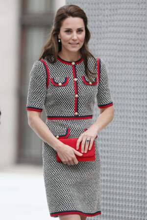 Kate Middleton s'inspire de Jackie O dans une robe en tweed Gucci