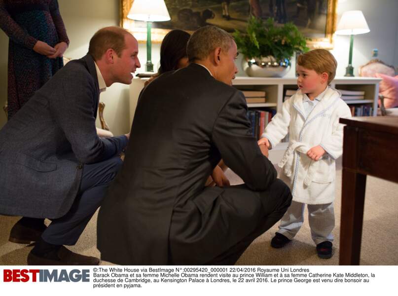 Barack Obama, le prince William et le prince George, à  Kensington Palace le 22 avril 2016