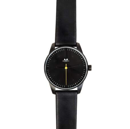Montre cadran acier et bracelet en cuir, 230 € (Mona Watches).