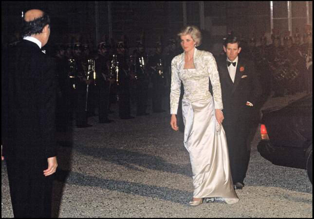 Lady Diana et le prince Charles, lors de leur arrivée à l'Elysée, en 1988.